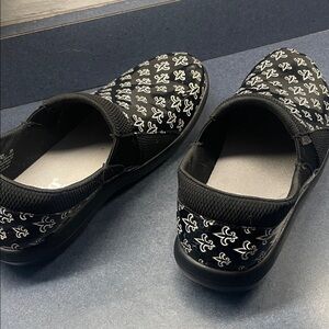 Algeria Women’s Slip-On Comfort Shoes in Black with White Pattern